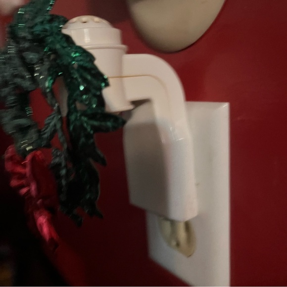 Bath & Body Works Wallflower Christmas Wreath Holiday Decor - Picture 11 of 11